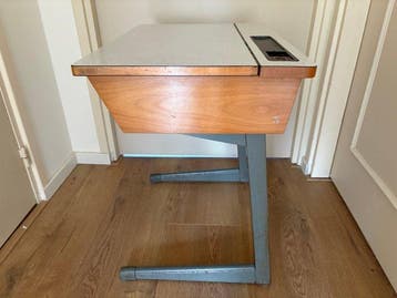 Bureau - Hout, Staal - Een vintage schoolbank