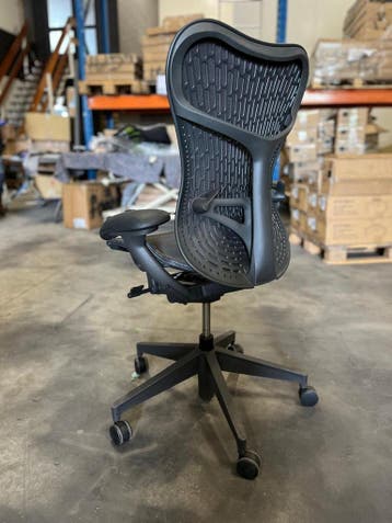 Refurbished Herman Miller Mirra 2 Butterfly Graphite, Verzenden, Zwart, Zo goed als nieuw, Bureaustoel