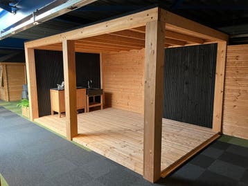 Showroommodel overkapping incl. wanden en vloer – € 1.600, Ophalen, Overige typen, Zo goed als nieuw, Overige houtsoorten