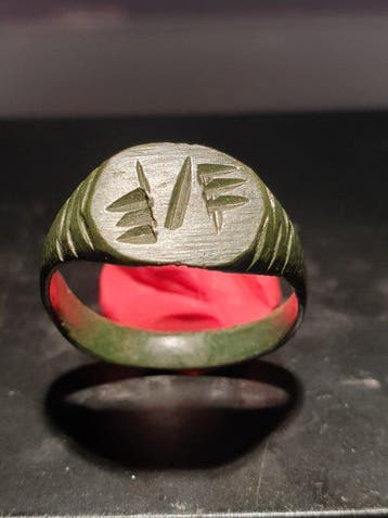 Middeleeuws Brons Ring met chevron-motief - 24 mm (Zonder, Antiek en Kunst