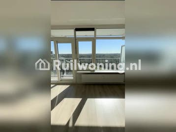 IJmuiden: Ruime flat, 4 kamers, €780 huur