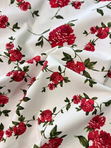 Elegante tafellaken voor grote tafels - klimmende rode rozen