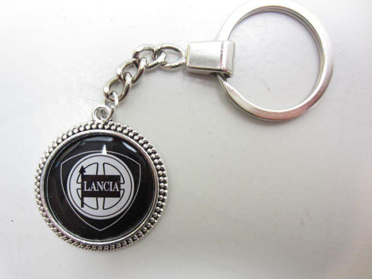 Sleutelhanger Lancia metaal gestipt rond zwart -NIEUW-, Verzamelen, Sleutelhangers, Verzenden