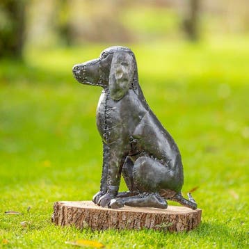 Figuur - Beeld van een teckel in zittende houding - metaal, Antiek en Kunst