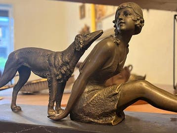 sculptuur, Vrouw en haar hond Barzoi - 12.7 cm - Brons,, Antiek en Kunst