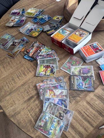 Pokémon - 530 Card - Eevee, Charizard, Umbreon, Jolteon, Nieuw