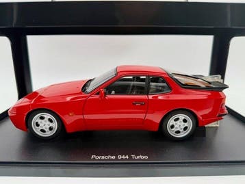 Autoart 1:18 - Modelauto - PORSCHE 944 TURBO - 1985 -, Nieuw