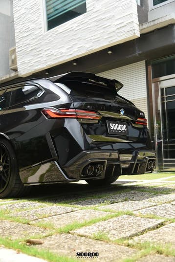 dit betreft een BMW G99 M5 Touring Carbon dak spoiler lip, Auto diversen, Verzenden