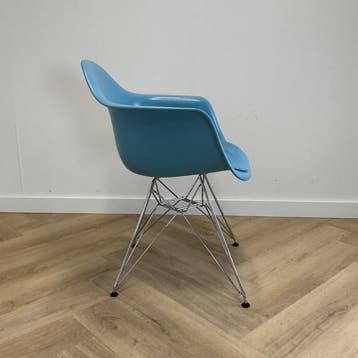 Vitra  Eames DAR design kuipstoel, licht blauw - chroom, Huis en Inrichting, Ophalen of Verzenden, Gebruikt, Stof, Eén