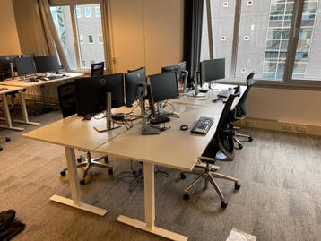 Online veiling: 4 handmatig verstelbare bureaus 80x160 cm +, Zakelijke goederen, Kantoor en Winkelinrichting | Kantoormeubilair en Inrichting