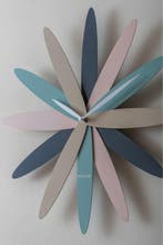 2dekans | Karlsson Wandklok Bloom - Multicolor - Ø45cm -, Huis en Inrichting, Woonaccessoires | Klokken, Ophalen of Verzenden