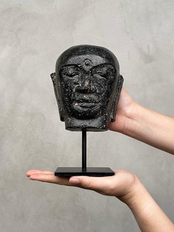 Beeld, NO RESERVE PRICE - Javanese Budha Head on a custom