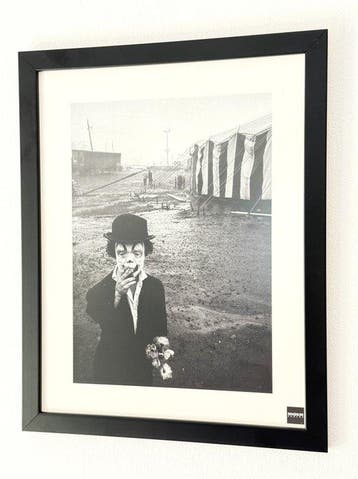 Bruce Davidson - Magnum Photos - The Dwarf, The Palisades,