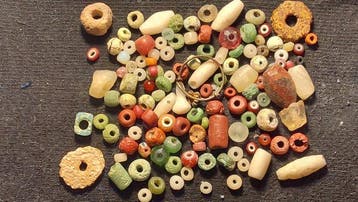 Oudegyptisch naar Latijn Glas meer dan honderd oude kralen, Antiek en Kunst