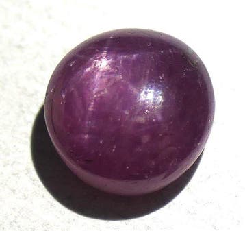 Mooi sterrobijn van natuurlijke oorsprong Cabochon- 1.5 g