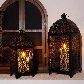 Set van 2 Vintage Metalen Kaarslantaarns Zwarte Hanglantaarn, Huis en Inrichting, Woonaccessoires | Kandelaars en Kaarsen, Verzenden