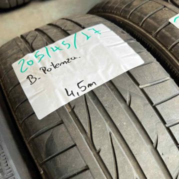 2 x Bridgestone Potenza 205-45-17 Zomerbanden 4,5mm, Gebruikt, 17 inch, Band(en), Personenwagen