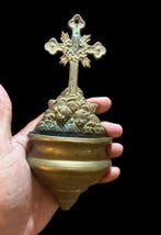 Schaduwen en Gebeden: Zeldzame aquasantier uit brons uit de