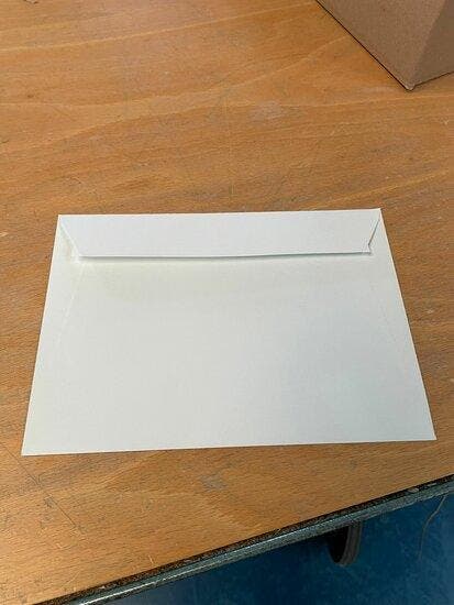 Envelop 15.6 x 22 cm Zilvergrijs Strip sluiting, Hobby en Vrije tijd, Kaarten | Zelf maken, Verzenden