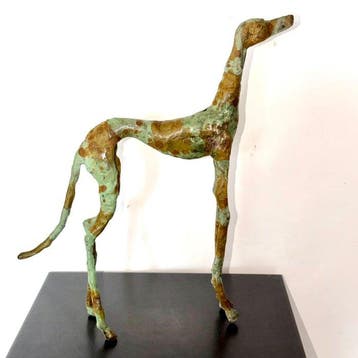 Abdoulaye Derme - sculptuur, Chien Lévrier élancé - 33.5 cm