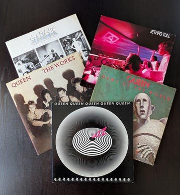 Queen, Genesis, Jethro Tull - 5 Albums - Diverse titels - LP, Cd's en Dvd's, Nieuw in verpakking