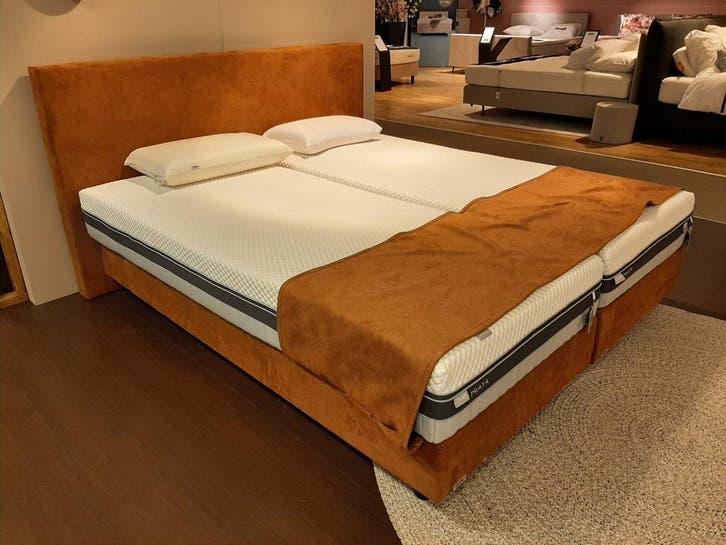 Avek 1927 boxspring **SHOWROOMMODEL**, Huis en Inrichting, Slaapkamer | Boxsprings, Nieuw