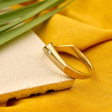 Gouden ring met diamant; 0,02 ct., Gebruikt, Ophalen of Verzenden, 17 tot 18, Dame of Heer