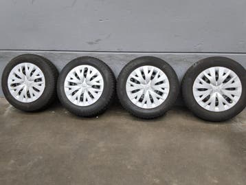 Toyota Yaris winterset 15" Continental WinterContact 5,9 mm, Auto-onderdelen, Ophalen, Gebruikt, 15 inch, Banden en Velgen