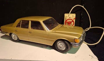 Rico 1:10 - Modelauto - Mercedes benz 450 SE Diplomatic