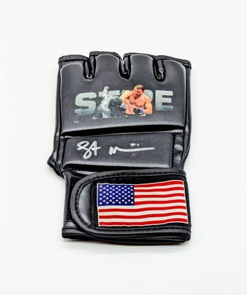 Stipe Miocic - Gesigneerde MMA-handschoen -, Nieuw