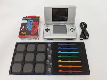 Nintendo - 3 Nintendo Gaming Items — Original Nintendo DS, Spelcomputers en Games, Nieuw