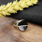 Gouden ring met onyx, Gebruikt, Overige kleuren, Ophalen of Verzenden, Kleiner dan 17
