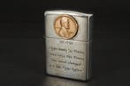 Zippo - Limited Edition MEETS 33 PENNY SICE 1933 -, Verzamelen, Nieuw