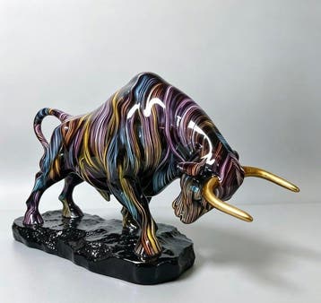 sculptuur, Gold Charging Taurus - 22 cm - Hars
