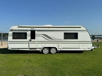 Tabbert Puccini 685 DF 2022 Nieuwstaat, Tabbert, 2000 kg en meer, Tot en met 4, Voortentlamp