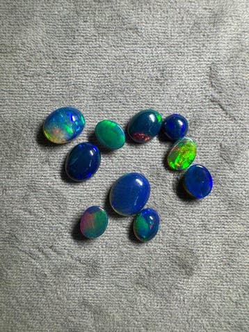 Lot van 10 karaat Ethiopische zwarte opalen - Geen, Verzamelen, Mineralen en Fossielen