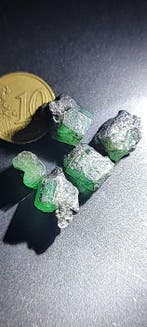 Smaragd Ruw- 7.49 g - (5), Verzamelen, Mineralen en Fossielen