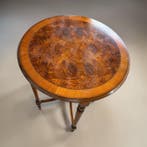 Bijzettafel - Wortelnotenhout - Antieke bijzettafel