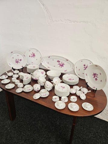 Nymphenburg Relief Purpur Streublumen Porcelain Dining, Antiek en Kunst