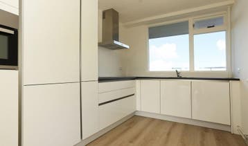 Te Huur 5 Kamer Appartement Nieuwendamlaan In Den Haag, Huizen en Kamers, Den Haag, Den Haag, Direct bij eigenaar, Appartement