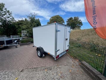 Nieuwe Syma gesloten aanhangwagen 257 x 151 x 150 cm, Ophalen, Nieuw