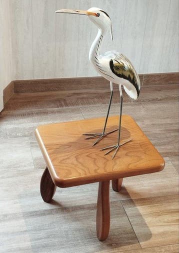 Kruk - Bijzettafel. Aan het uiteinde van de bank. - Hout -