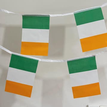 Ierse Vlaggetjes Slinger - Groen, Wit, Oranje - Feestdecorat, Diversen, Verzenden, Nieuw