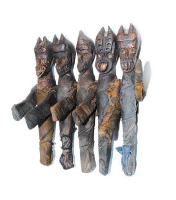 Vijf demonenpoppen van de Santal of Rajbanchi, 21 x 24 cm,