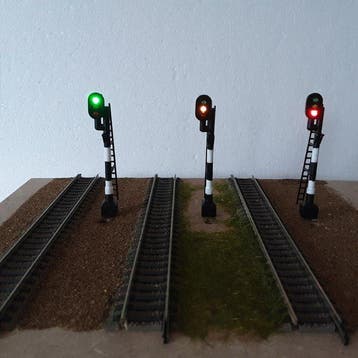 Seinen H0 - Toebehoren - Signalen (10) - Seinen Links;, Nieuw