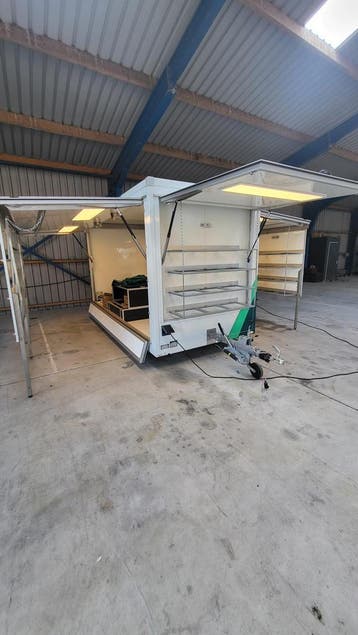 Gesloten aanhanger met 2 zijkleppen, Ophalen, Zo goed als nieuw