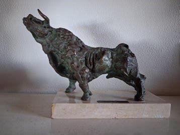 Jose Ramon Gomez Nazabal - sculptuur, Toro bravo - 20 cm -