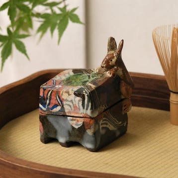 Yamauchi Tatsuo - Doos - Steengoed - Rabbit Finial Neriage