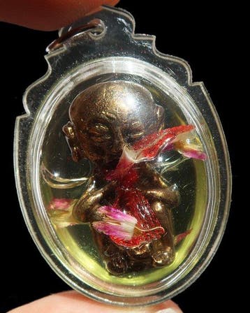 Magisch amulet - Reliekkist Kuman Thong - Spirituele