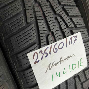 2 x Nokian 235-60-17 Winterbanden 9mm, Gebruikt, 17 inch, 235 mm, Band(en)